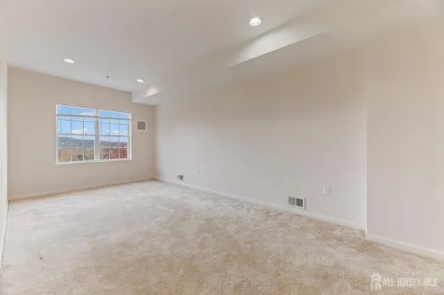 $399,999 | 142 Conover Terrace, Lebanon, NJ 08833