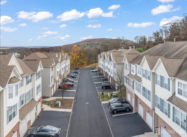 $399,999 | 142 Conover Terrace, Lebanon, NJ 08833