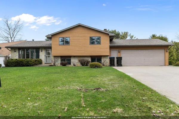 $450,000 | 634 East Walnut Place, Sturgeon Bay, WI 54235