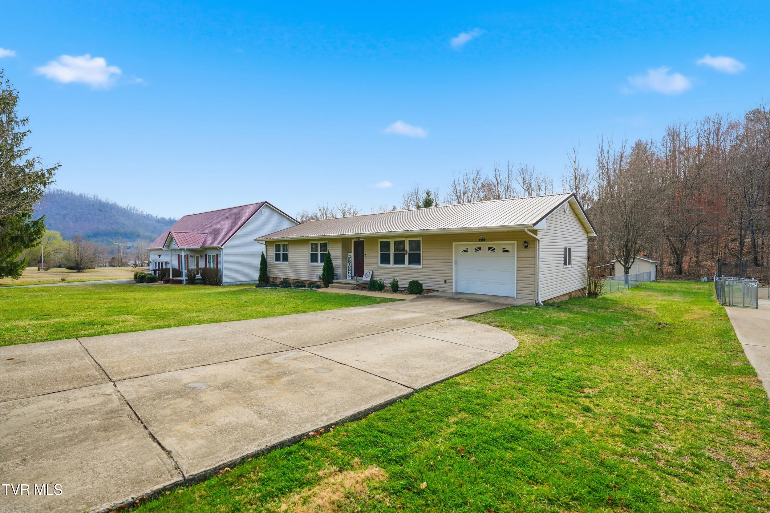 413 Fraley Avenue Duffield, VA 24244 - Photo 3 of 36 4_413 fraley ave-04