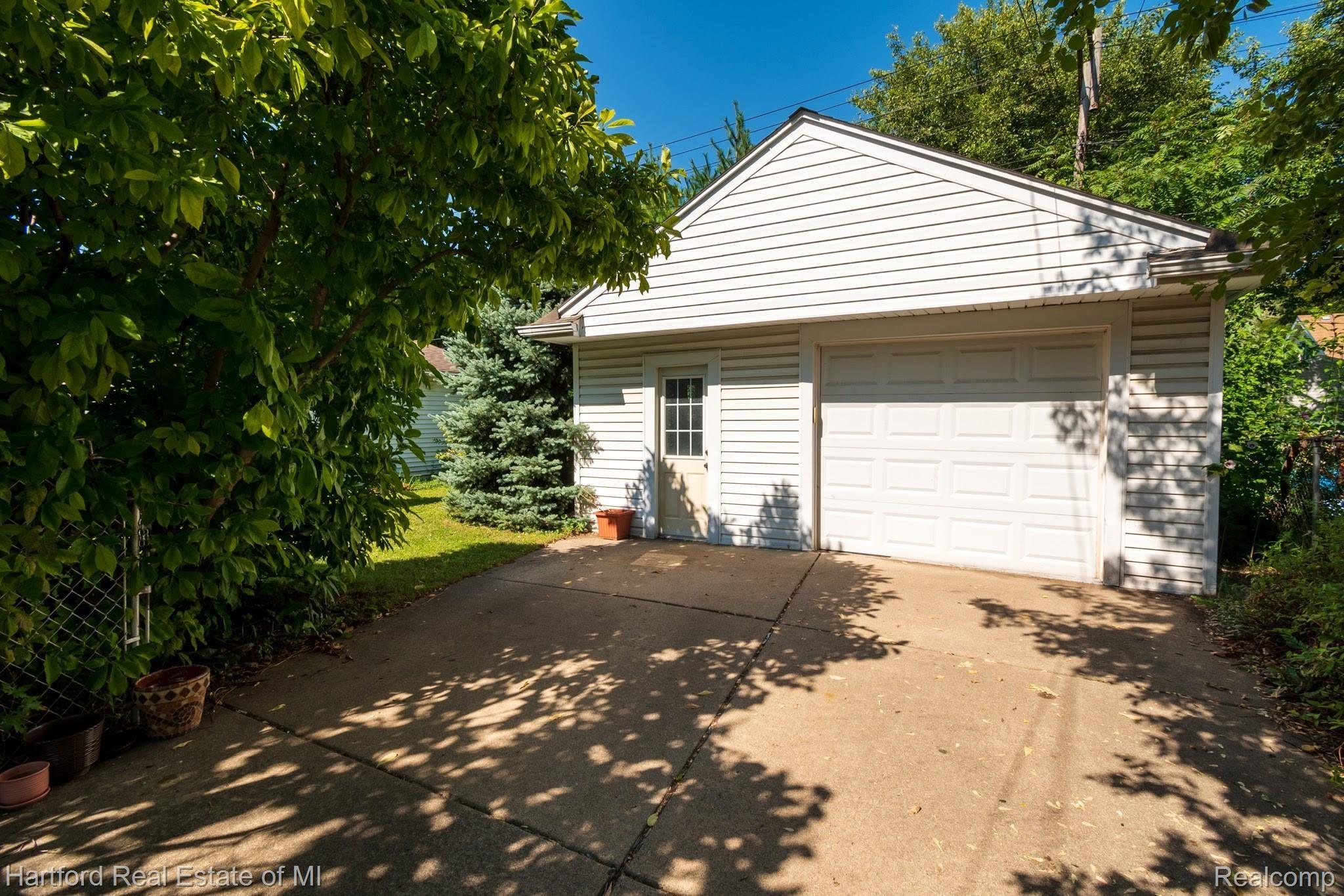 8351 Harding Street Center Line, MI 48015 - Photo 4 of 23 DSC_1897.jpg