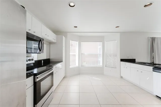 $3,700 | 10646 Lake Oak Way, Boca Raton, FL 33498