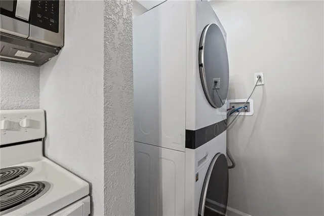 $215,000 | 912 Vest Drive, Warrensburg, MO 64093