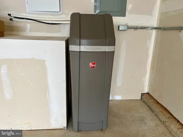 a view of walk in closet with an empty space