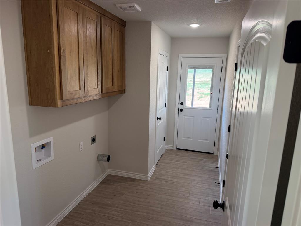 188 Altom Road Springtown, TX 76082 - Photo 5 of 12 Gallery Image 5