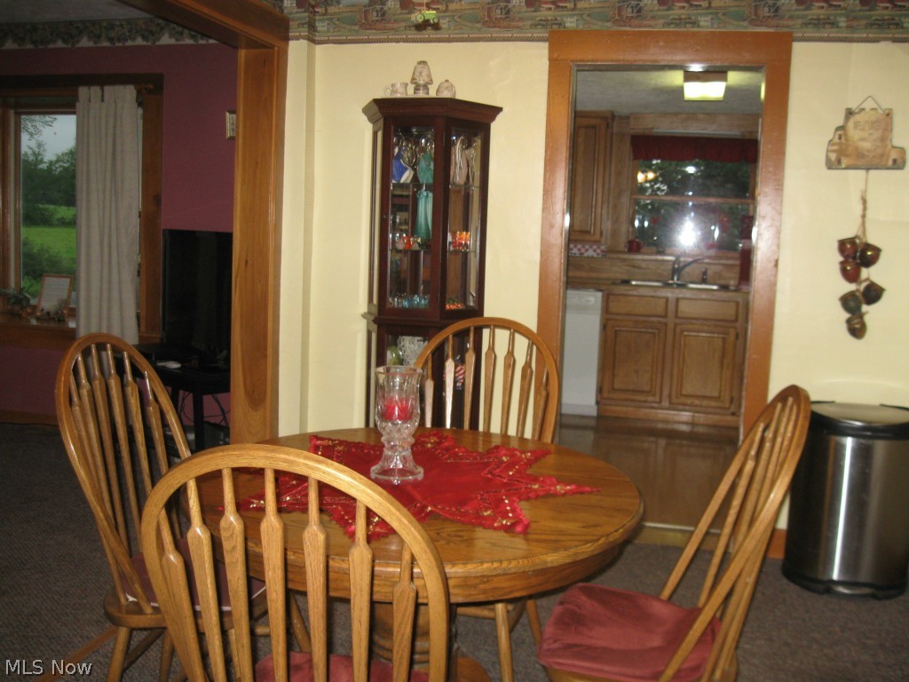 3963 State Road Medina, OH 44256 - Photo 12 of 25 Dining area convenient to kitchen.