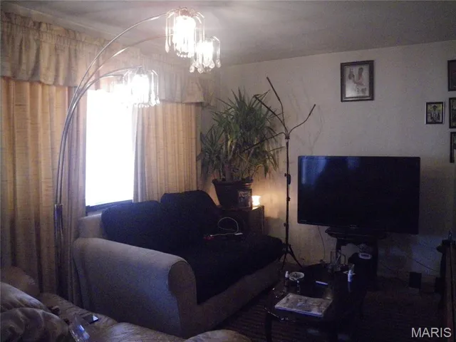 $176,800 | 11276-11278 Liana Lane, St. Ann, MO 63074