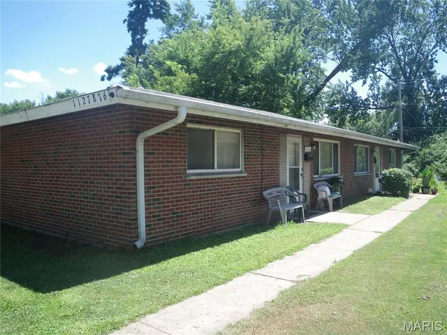$176,800 | 11276-11278 Liana Lane, St. Ann, MO 63074