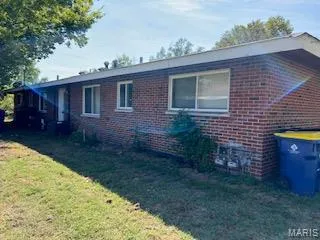 $176,800 | 11276-11278 Liana Lane, St. Ann, MO 63074