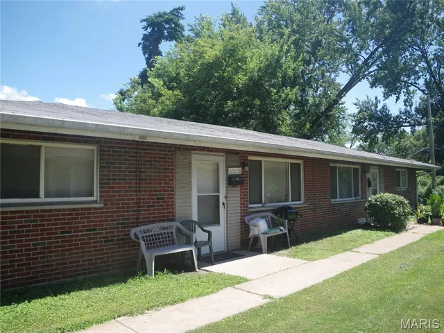 $176,800 | 11276-11278 Liana Lane, St. Ann, MO 63074