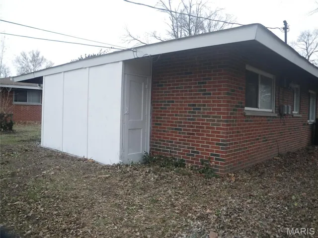 $176,800 | 11276-11278 Liana Lane, St. Ann, MO 63074