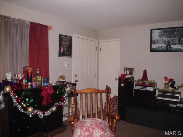 $176,800 | 11276-11278 Liana Lane, St. Ann, MO 63074