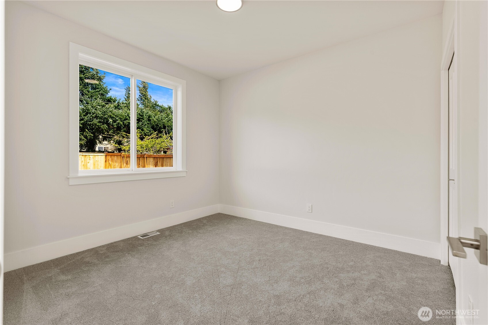 15518 56th Avenue West Edmonds, WA 98026 - Photo 15 of 40