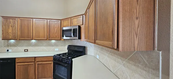 $1,900 | 107 Helen Cove, Hutto, TX 78634