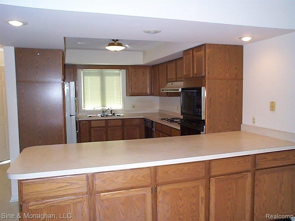 1715 River Road, Unit 82 St. Clair, MI 48079 - Photo 10 of 24 10 Kitchen bar 1715 N River #82.