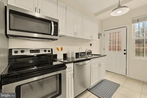 $695,000 | 909 8th Street Northeast, Washington, DC 20002