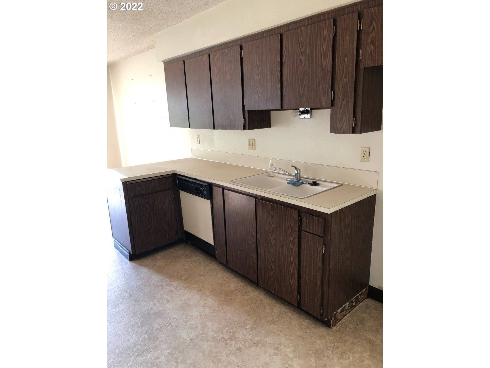 2727 Gateway Street, Unit 32 Springfield, OR 97477 - Photo 4 of 14 a kitchen with a sink and cabinets
