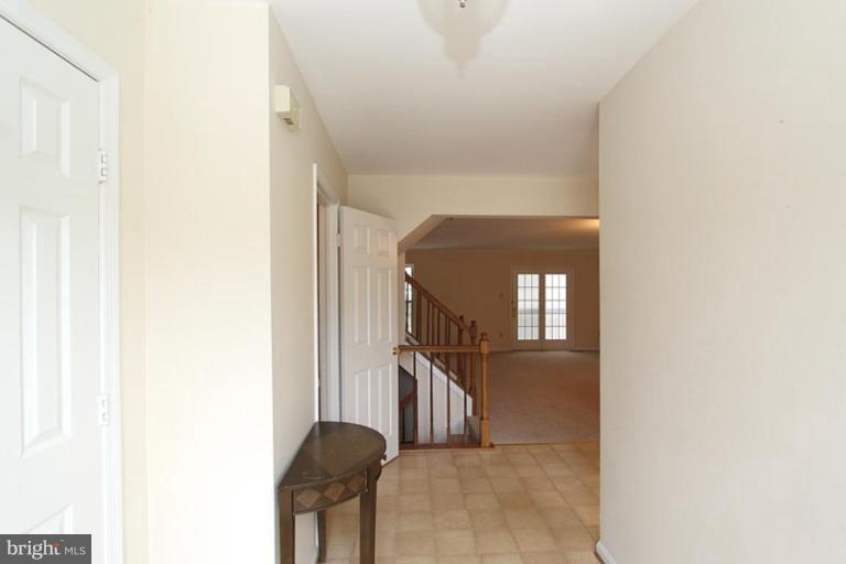 15037 Shamrock Ridge Road Silver Spring, MD 20906 - Photo 6 of 19 Entrance / Foyer