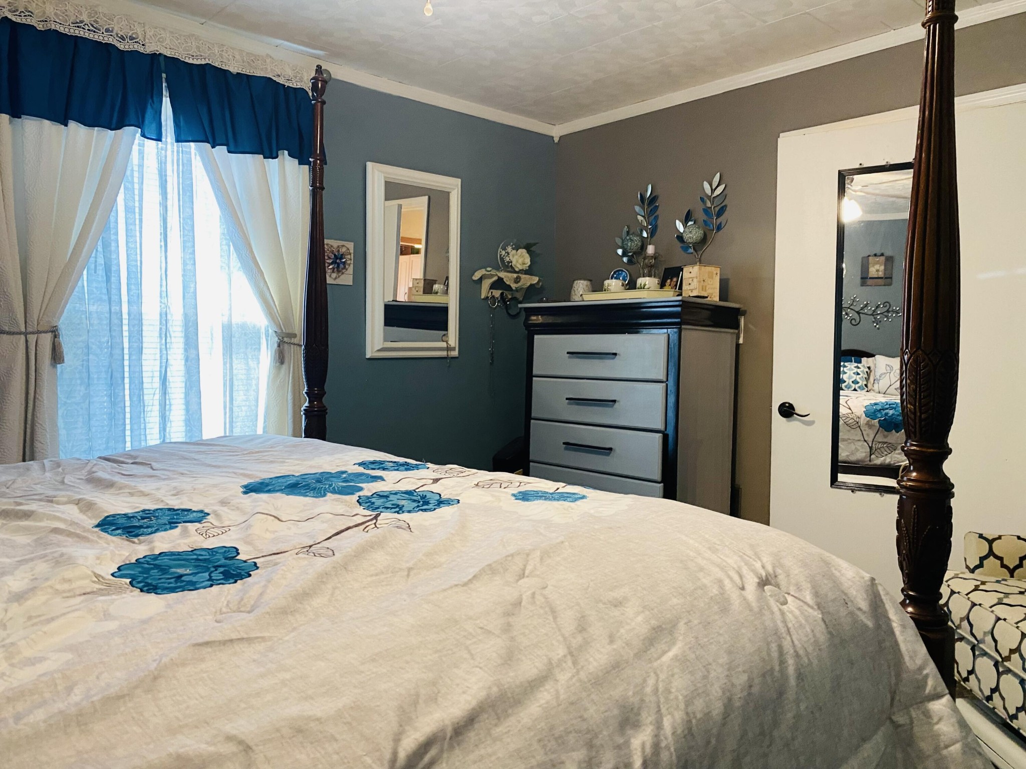 725 Durkee Road Southeast Cleveland, TN 37323 - Photo 8 of 24 a bedroom with a bed and a dresser