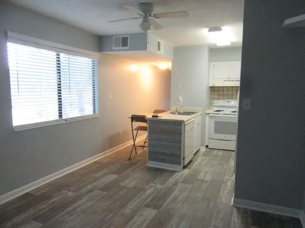 $1,050 | 10174 Beach Drive Southwest, Unit 206, Calabash, NC 28467