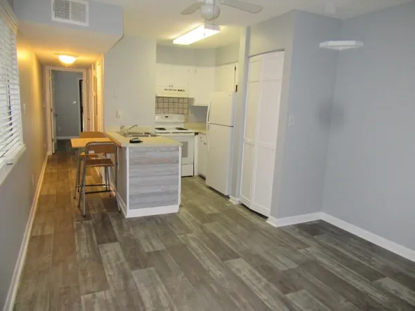 $1,050 | 10174 Beach Drive Southwest, Unit 206, Calabash, NC 28467