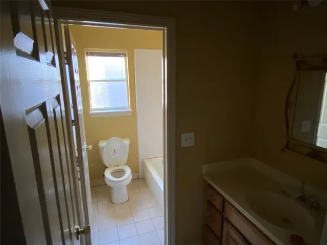 $340,400 | 127 Indian Warrior Trail, Lake Jackson, TX 77566