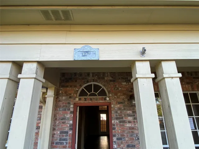 $340,400 | 127 Indian Warrior Trail, Lake Jackson, TX 77566