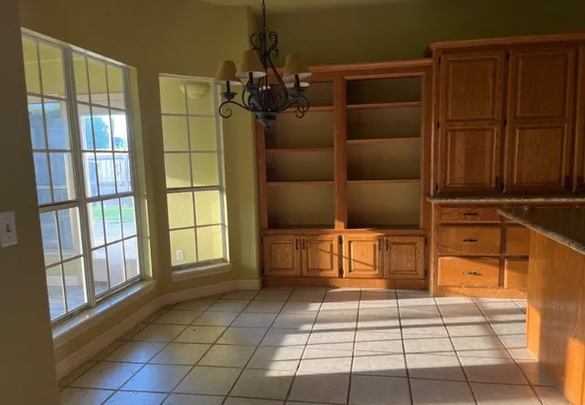 $340,400 | 127 Indian Warrior Trail, Lake Jackson, TX 77566