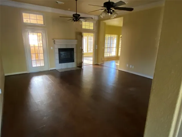 $340,400 | 127 Indian Warrior Trail, Lake Jackson, TX 77566