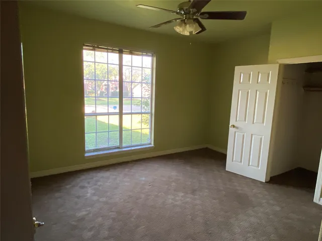 $340,400 | 127 Indian Warrior Trail, Lake Jackson, TX 77566