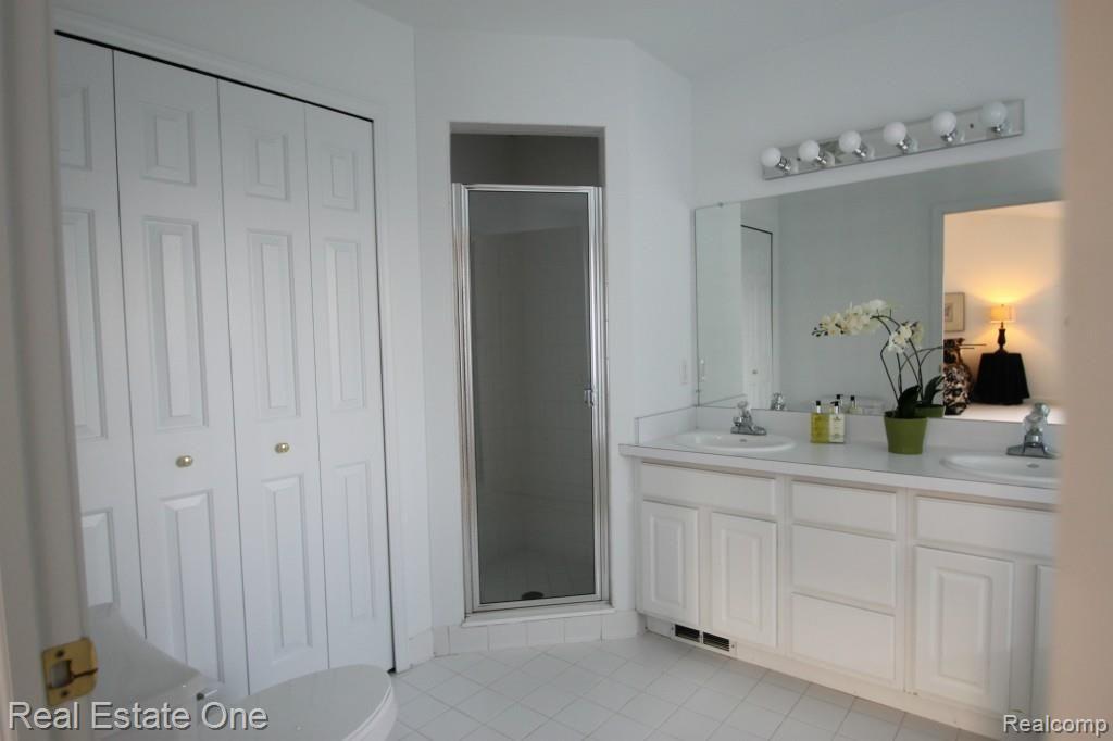 696 Creston Road Troy, MI 48085 - Photo 16 of 20 IMG_1461.jpg