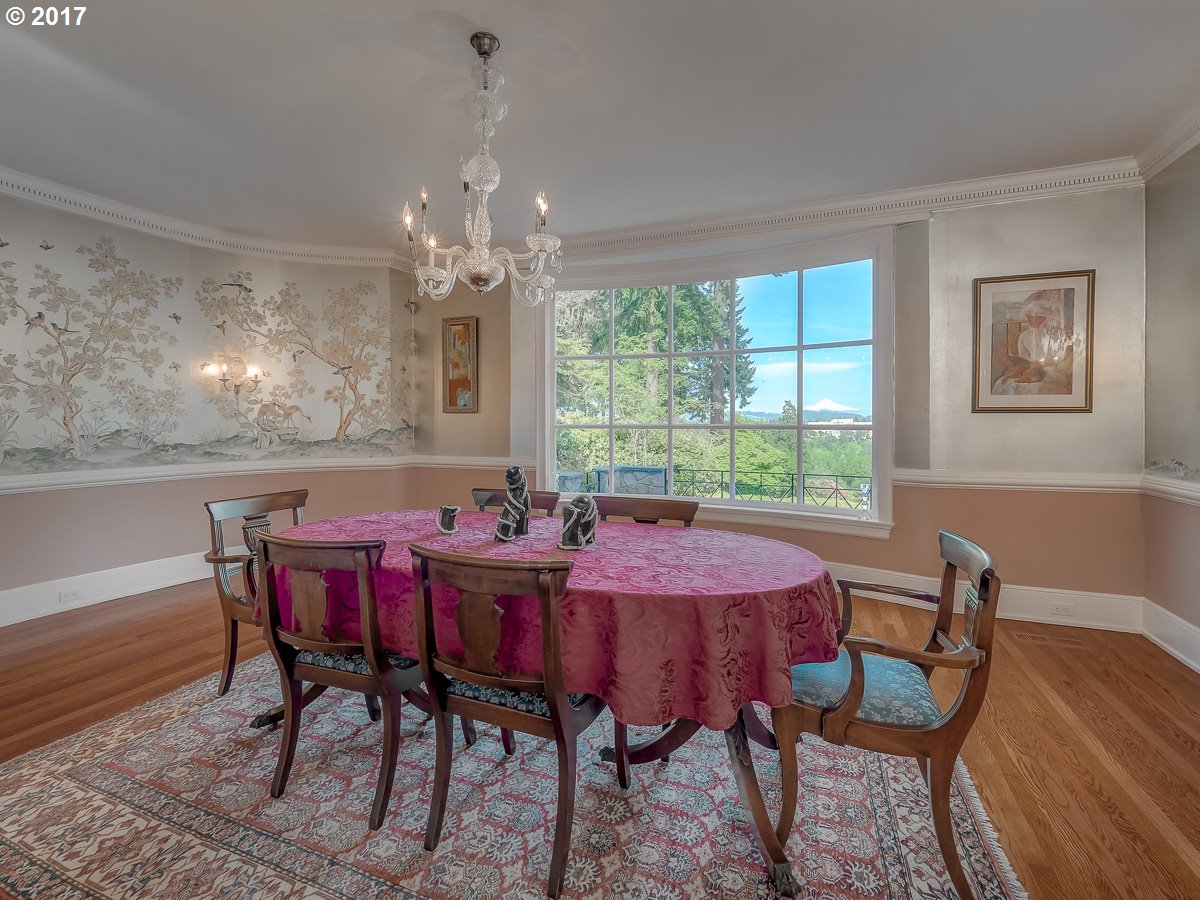 404 Southwest Edgecliff Road Portland, OR 97219 - Photo 11 of 32 Dining Room