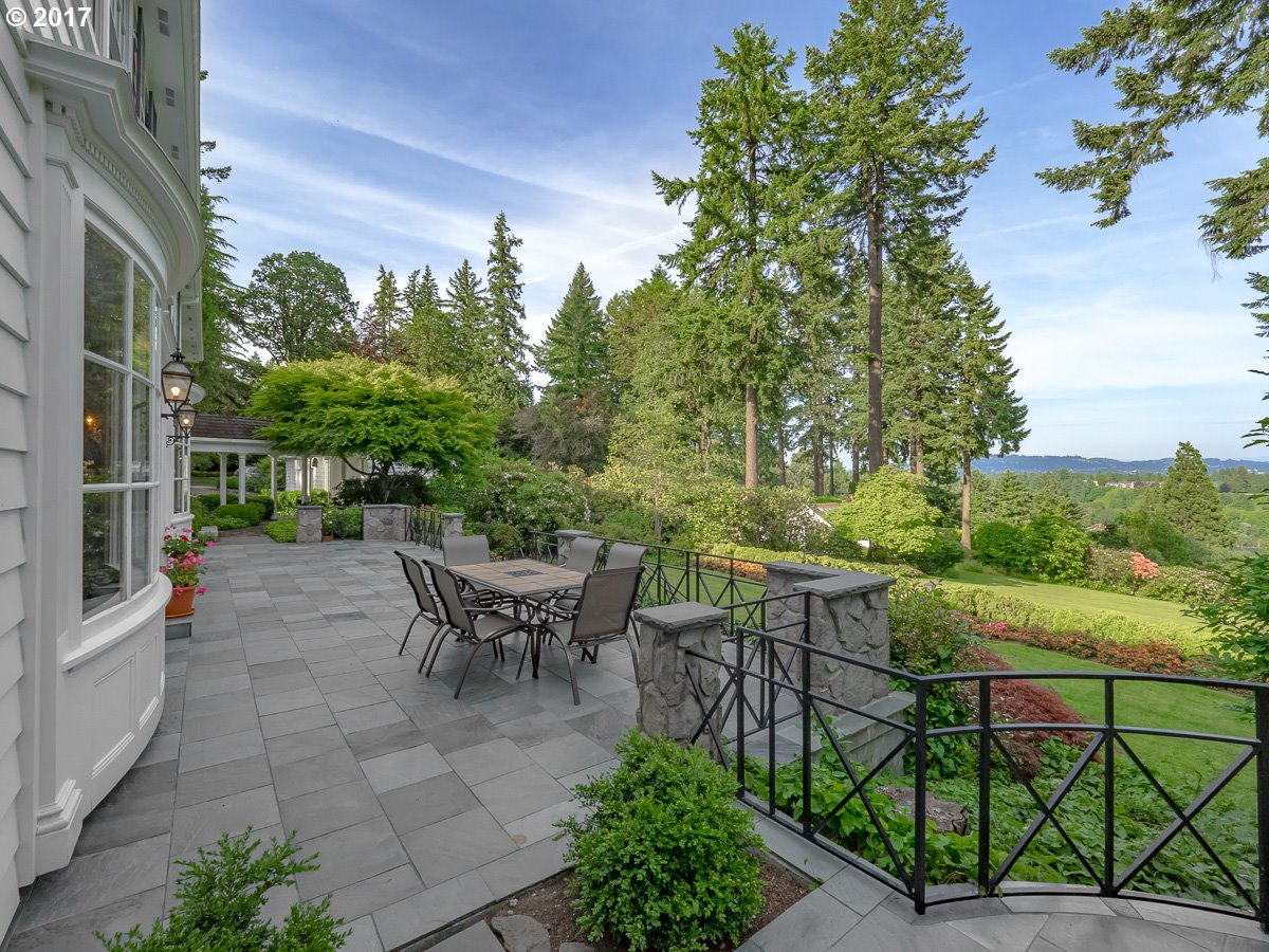 404 Southwest Edgecliff Road Portland, OR 97219 - Photo 15 of 32 Gallery Image 15