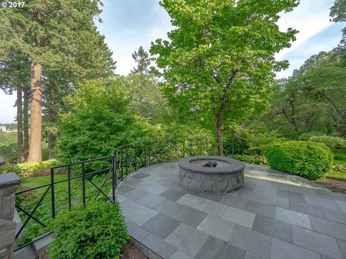 404 Southwest Edgecliff Road Portland, OR 97219 - Photo 16 of 32 Fire Pit