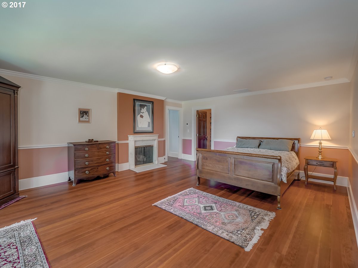 404 Southwest Edgecliff Road Portland, OR 97219 - Photo 18 of 32 Bedroom, Owner's Suite