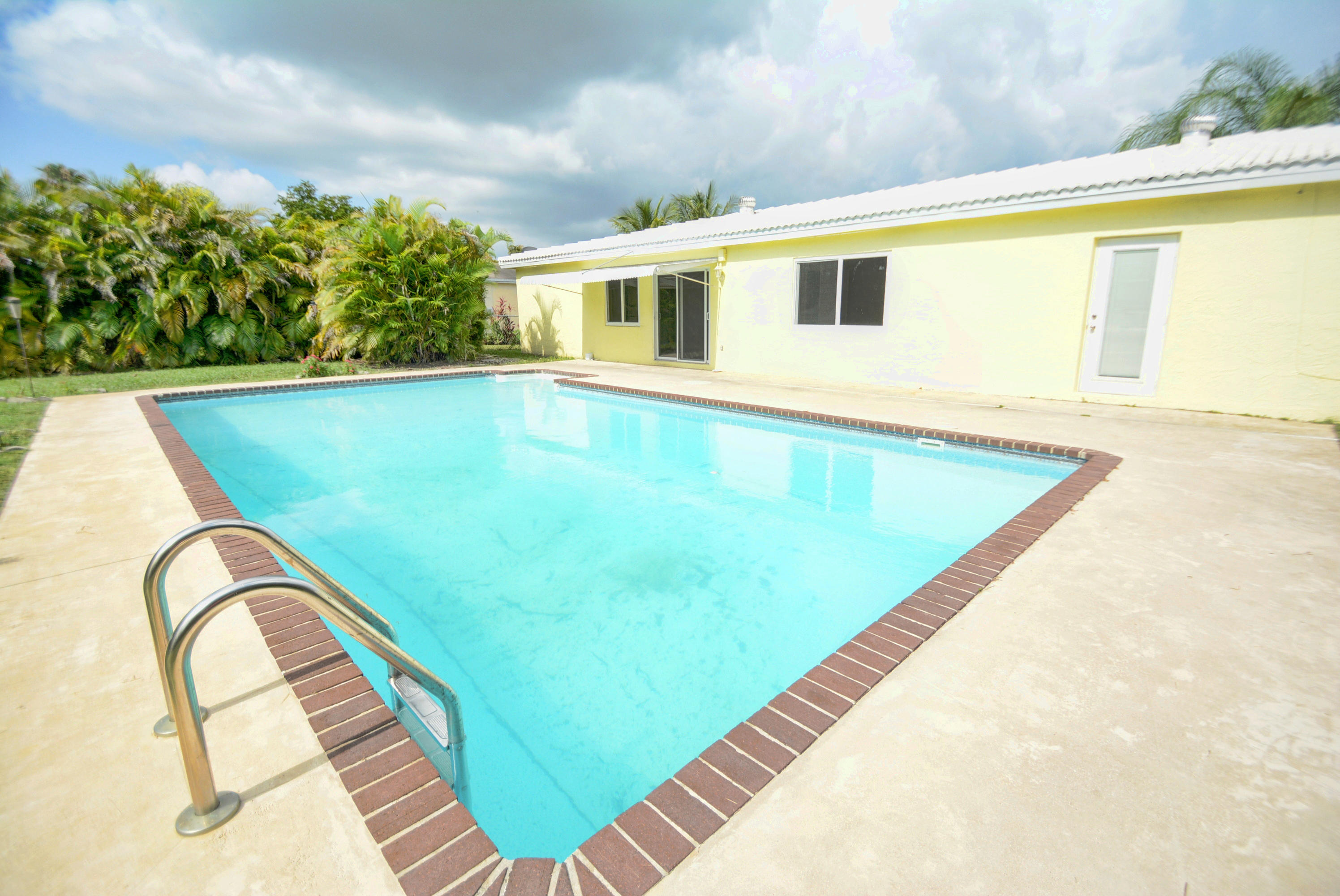22060 Aquila Street Boca Raton, FL 33428 - Photo 18 of 21 DSC_0959_60_61_62_63