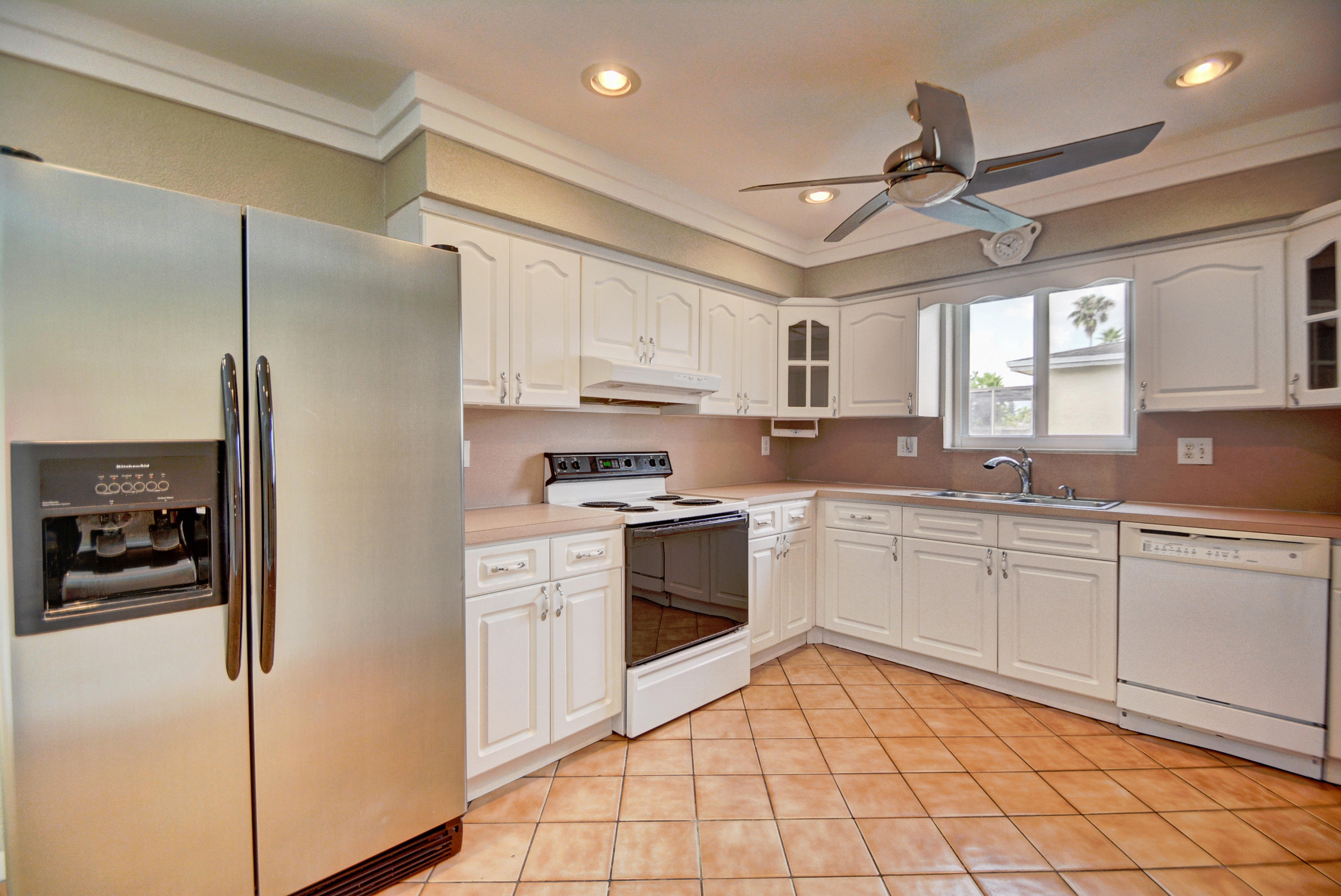 22060 Aquila Street Boca Raton, FL 33428 - Photo 4 of 21 DSC_0899_900_901_902_903