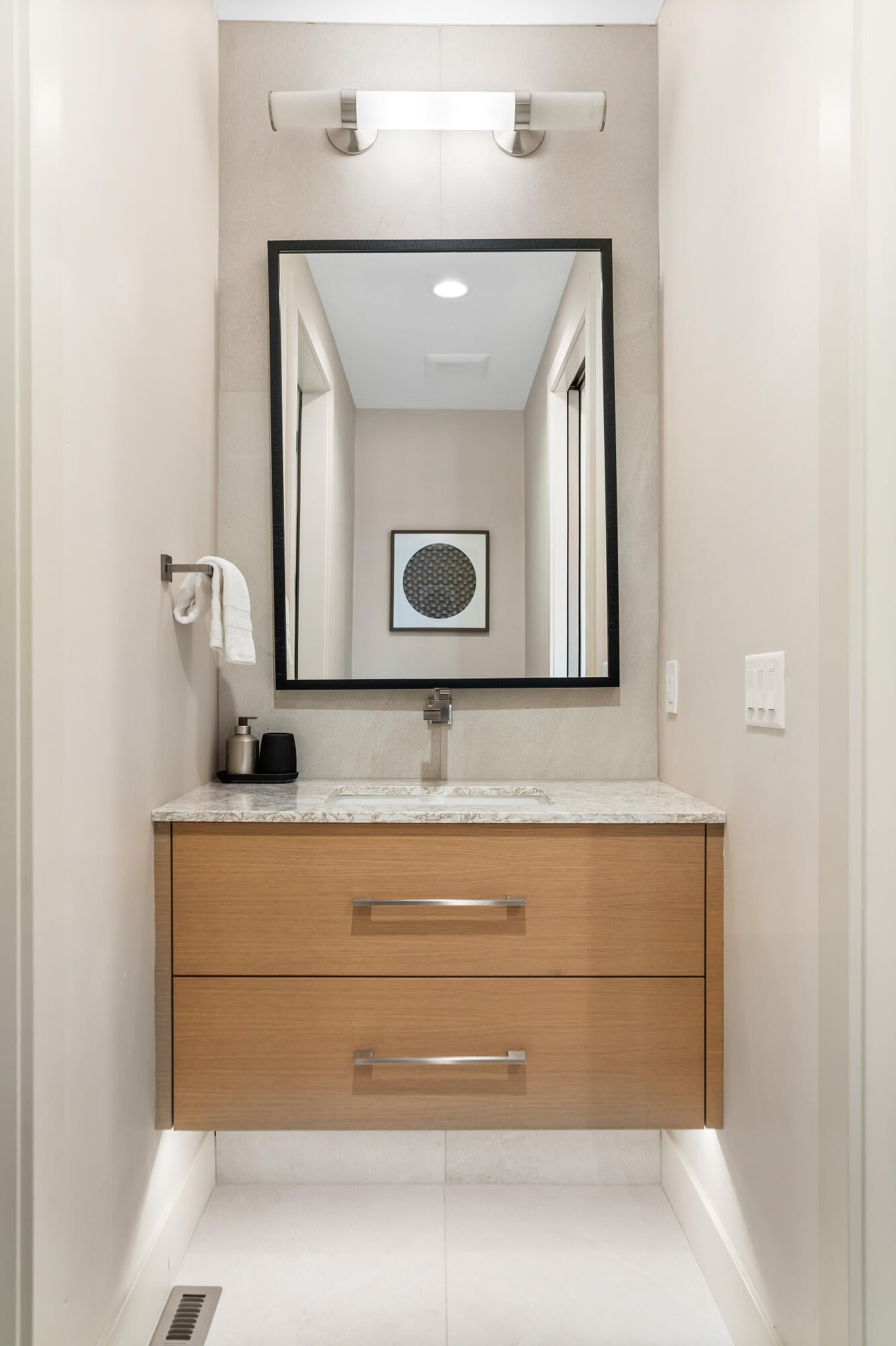 56878 River Road, Unit 2 Sunriver, OR 97707 - Photo 53 of 67 Half Bathroom