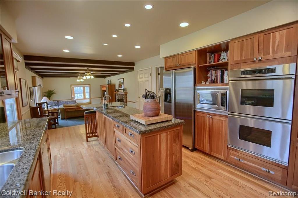 32320 Lahser Road Beverly Hills, MI 48025 - Photo 13 of 38