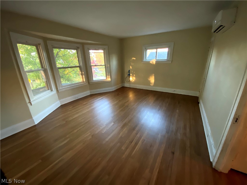 3317 Cedarbrook Road Cleveland, OH 44118 - Photo 9 of 26 Gallery Image 9