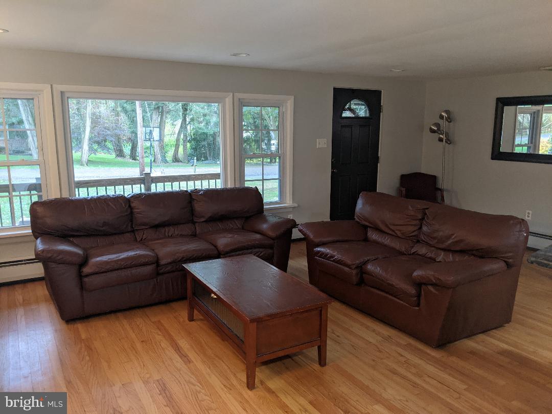 29 Blythewood Road Doylestown, PA 18901 - Photo 4 of 32