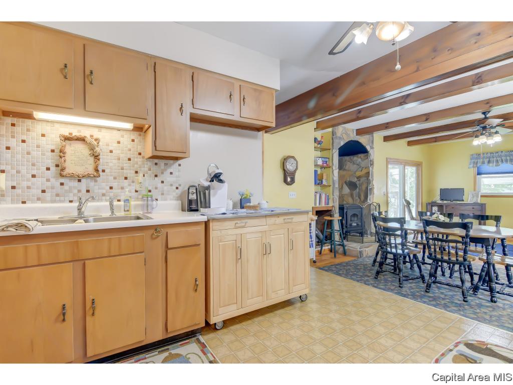 127 Dickinson Road Springfield, IL 62704 - Photo 8 of 34