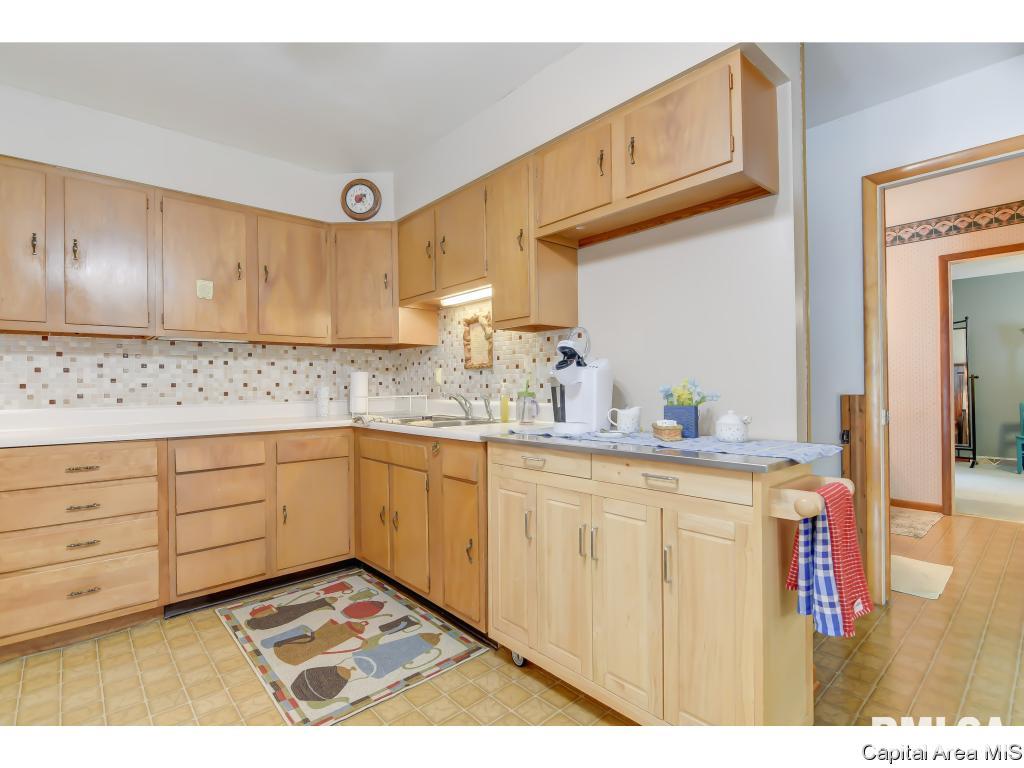 127 Dickinson Road Springfield, IL 62704 - Photo 10 of 34