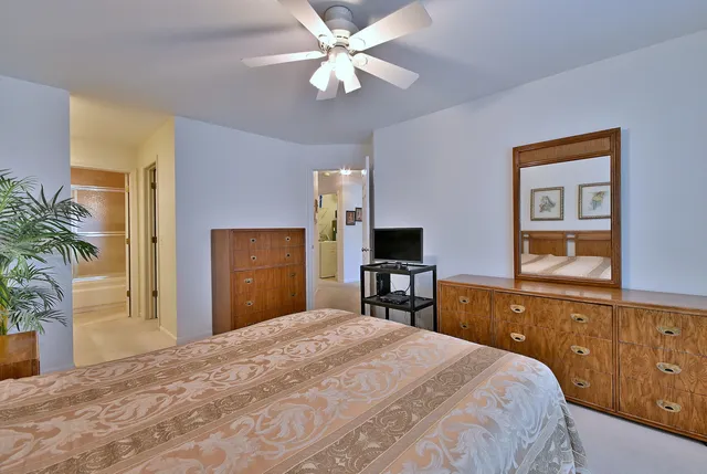 $319,900 | 5 Willow Parkway, Unit 5, Buffalo Grove, IL 60089