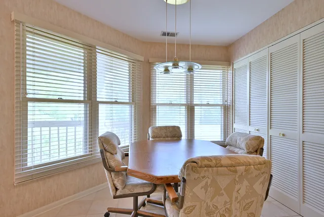 $319,900 | 5 Willow Parkway, Unit 5, Buffalo Grove, IL 60089