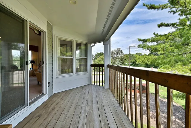 $319,900 | 5 Willow Parkway, Unit 5, Buffalo Grove, IL 60089