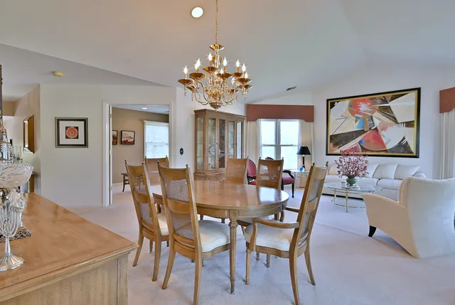 $319,900 | 5 Willow Parkway, Unit 5, Buffalo Grove, IL 60089