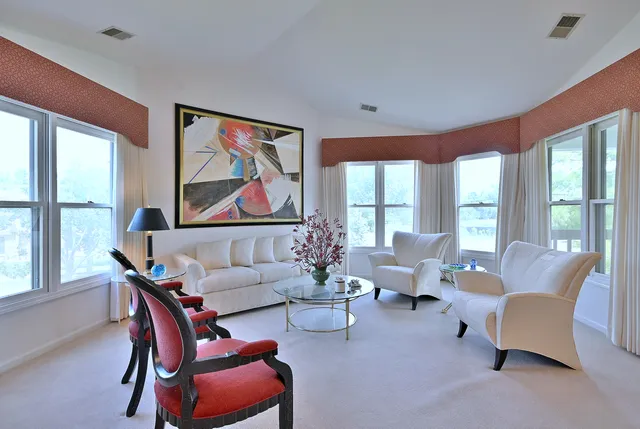 $319,900 | 5 Willow Parkway, Unit 5, Buffalo Grove, IL 60089