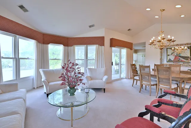 $319,900 | 5 Willow Parkway, Unit 5, Buffalo Grove, IL 60089