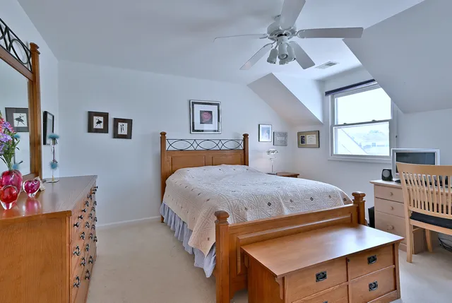 $319,900 | 5 Willow Parkway, Unit 5, Buffalo Grove, IL 60089